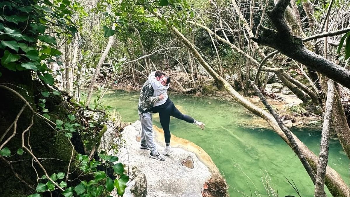 Δανάη Μπάρκα: Ποζάρει αγκαλιά με τον σύντροφό της Φάνη Μπότση και εύχεται για την νέα χρονιά