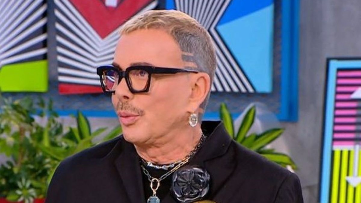 H αποκάλυψη του Λάκη Γαβαλά: «Θα σχεδιάσω ταφόπλακες»