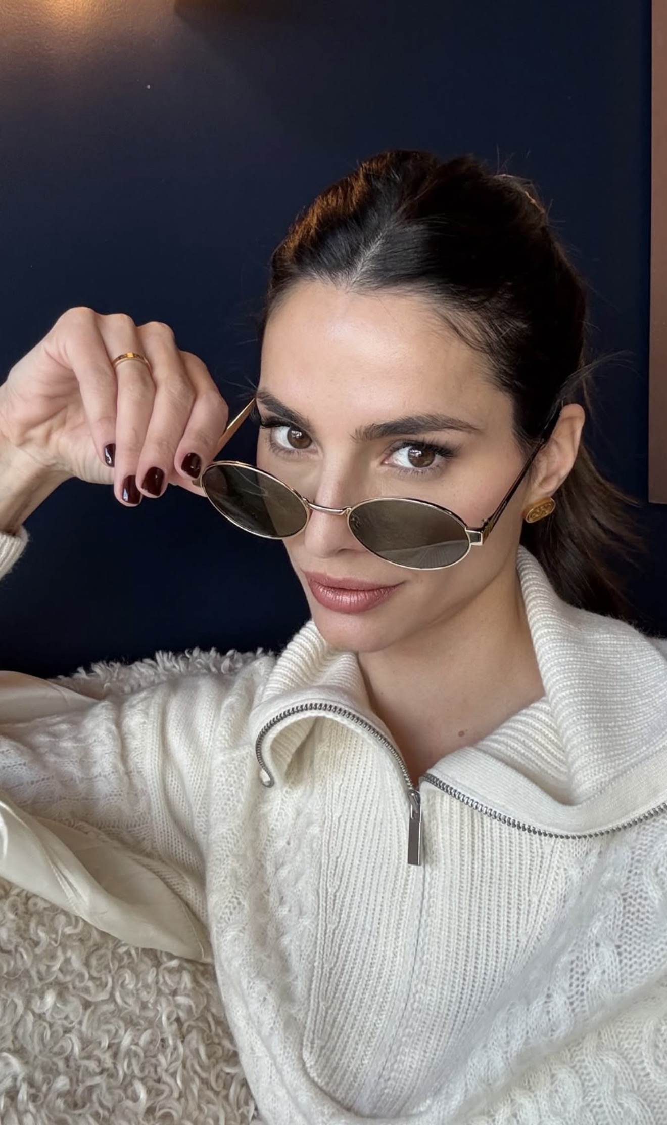 Η Ηλιάνα Παπαγεωργίου με μανικιούρ 