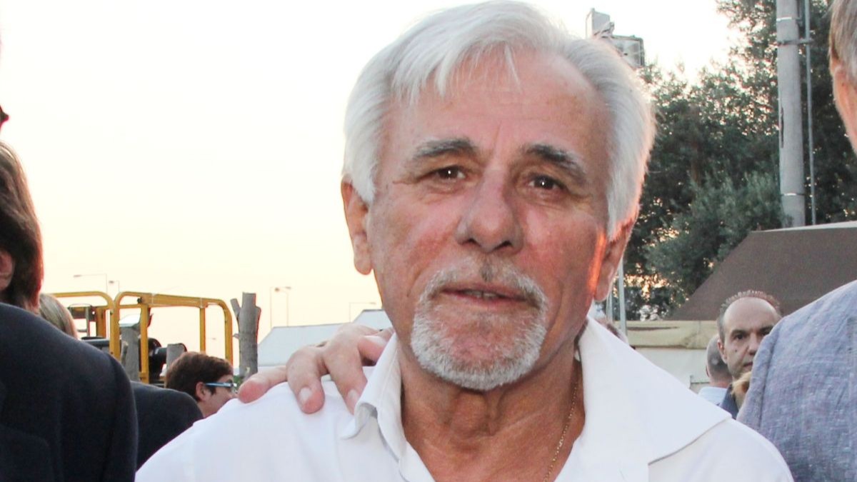 Πέθανε ο δημοσιογράφος Σπύρος Καρατζαφέρης 