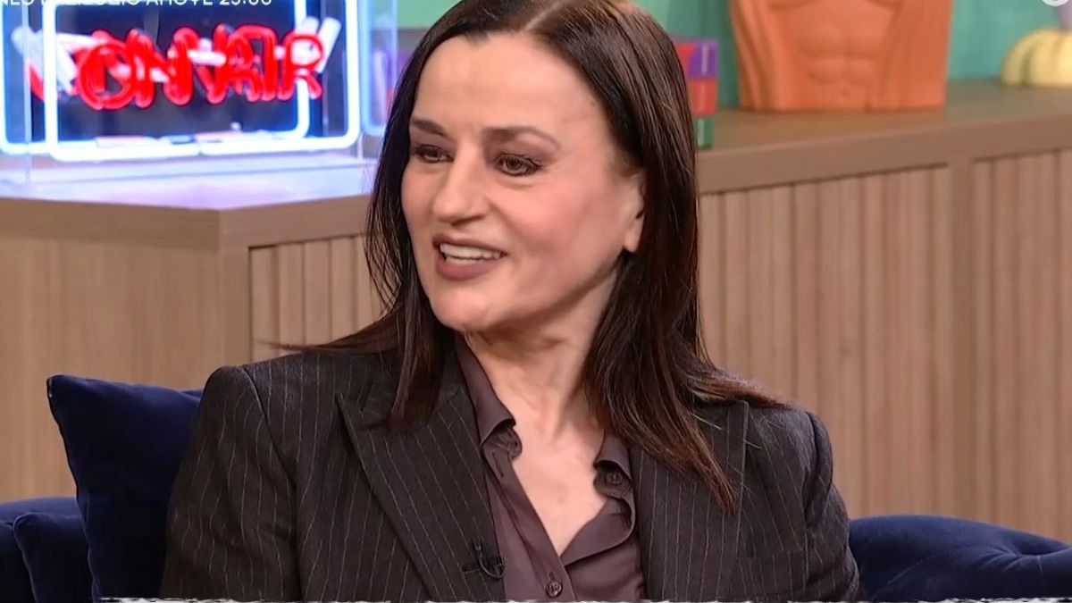 Καρυοφυλλιά Καραμπέτη: «Από μικρό παιδί ήμουν κατά του γάμου, δεν ήθελα να παντρευτώ»