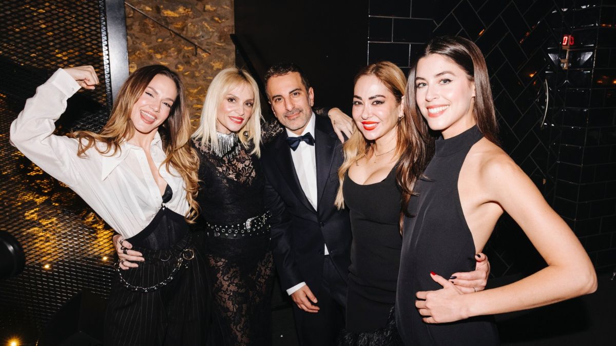 Στέλιος Κουδουνάρης – Eορταστικό δείπνο με τους διάσημους φίλους