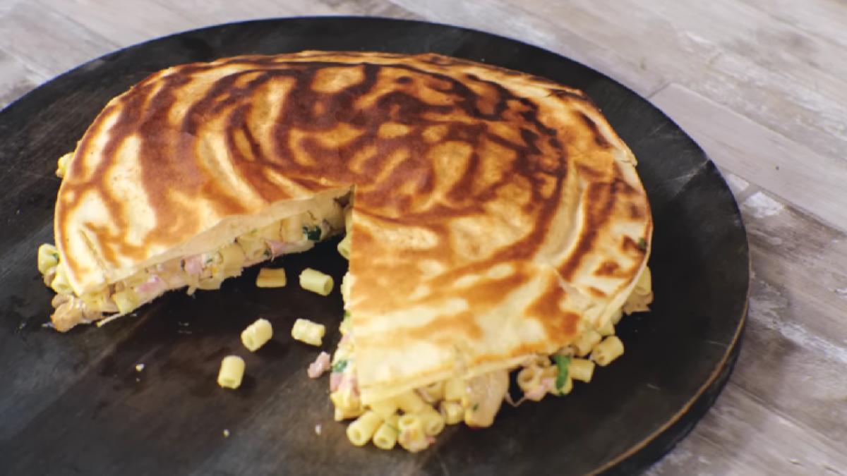 Γρήγορη και νόστιμη μακαρονόπιτα στο τηγάνι!