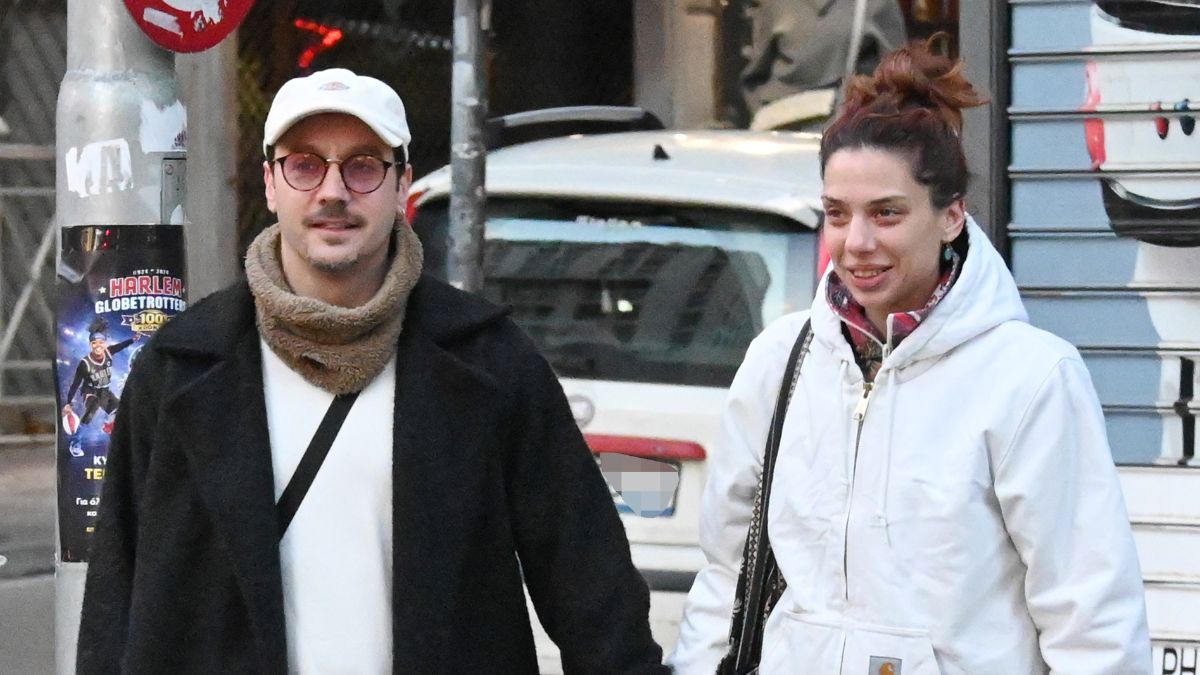 Ηλιάνα Μαυρομάτη – Στάθης Κοΐκας: Nέες φωτογραφίες από τη βόλτα τους στο κέντρο της Αθήνας