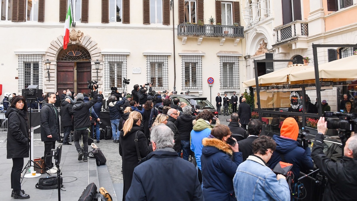Valentino Garavani: Σε λαϊκό προσκύνημα η σορός του