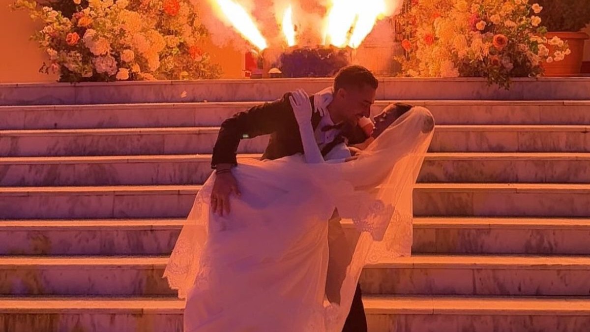 Σάκης Κατσούλης – Μαριαλένα Ρουμελιώτη: Από το μυστήριο στη δεξίωση – Όσα ξεχώρισαν στη μεγάλη τους μέρα