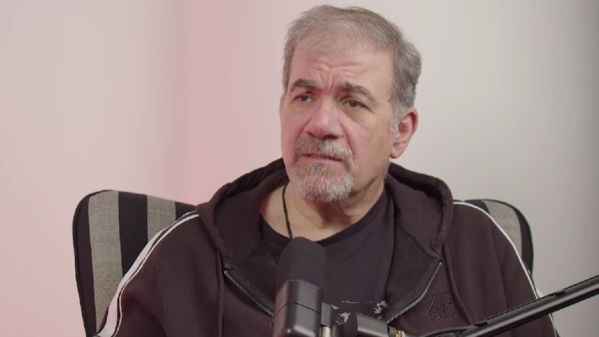 H εξομολόγηση του Δημήτρη Σταρόβα: «Οι γείτονες μάζευαν υπογραφές για να φύγει η που@@@ με το εξώγαμο, δηλαδή εμένα»