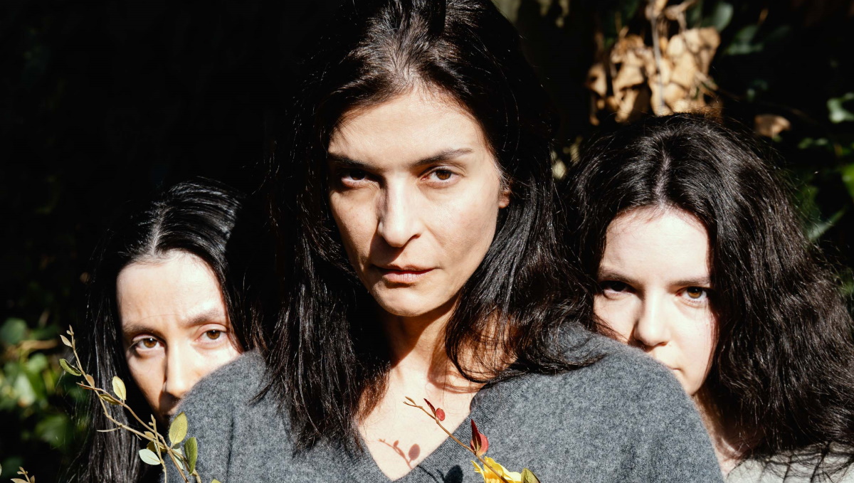 Αντιγόνη Κουλουκάκου: Πρεμιέρα απόψε με «Το δέντρο που ματώνει»