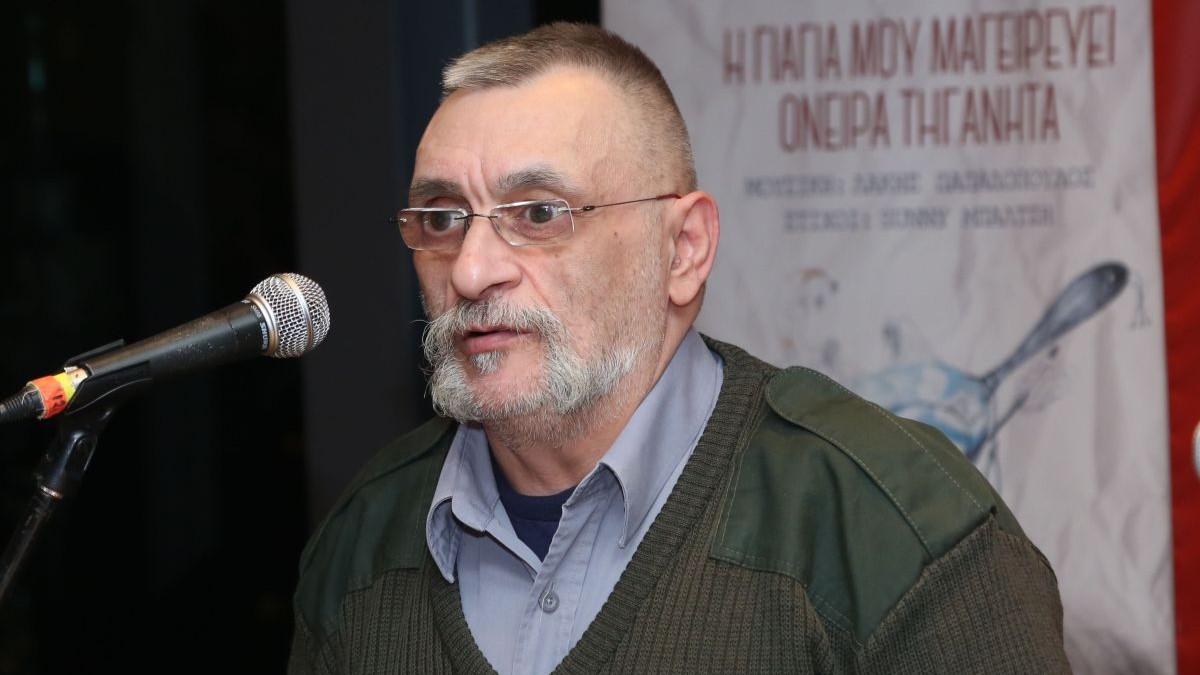 Finos Film: Το μήνυμα για έναν χρόνο χωρίς τον Ιάσονα Τριανταφυλλίδη – «Πες μας λοιπόν βρε μπαγάσα, πως τα περνάς εκεί πάνω;»