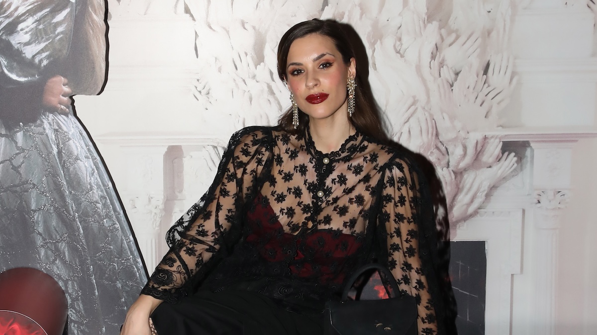 Η Ιζαμπέλλα Φούλοπ με sheer black εμφάνιση