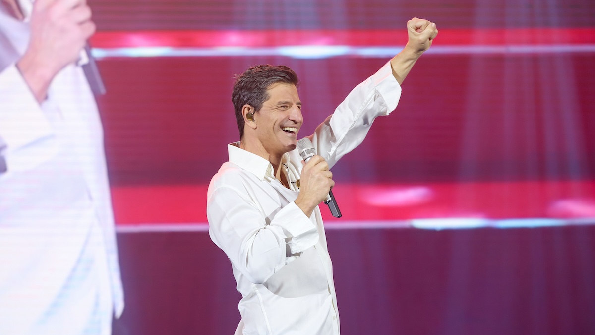 Σάκης Ρουβάς: Απόλαυσε τον Εμμανουήλ Καραλή στο «Fly Athens»