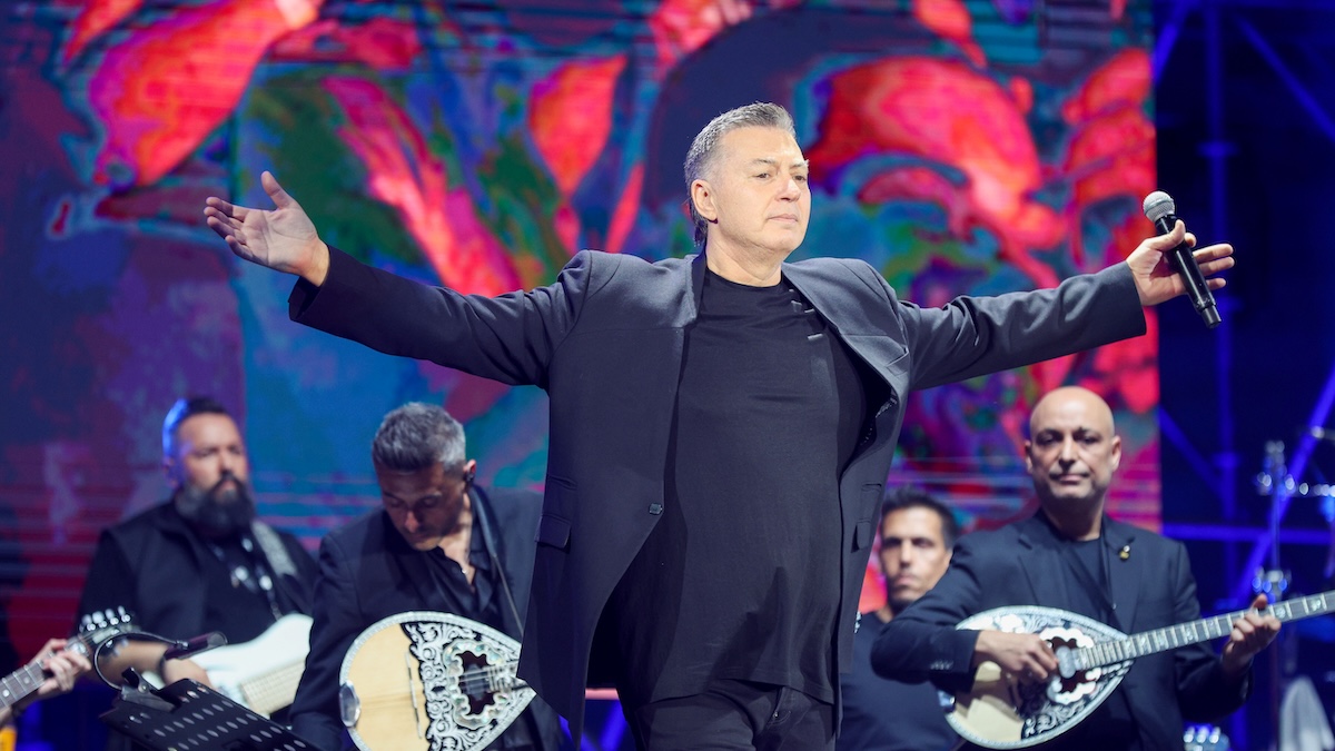 Στο νοσοκομείο με πνευμονία ο Νίκος Μακρόπουλος