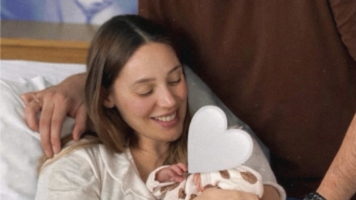 Γέννησε η Άννα Κορακάκη – Οι φωτογραφίες μέσα από το μαιευτήριο