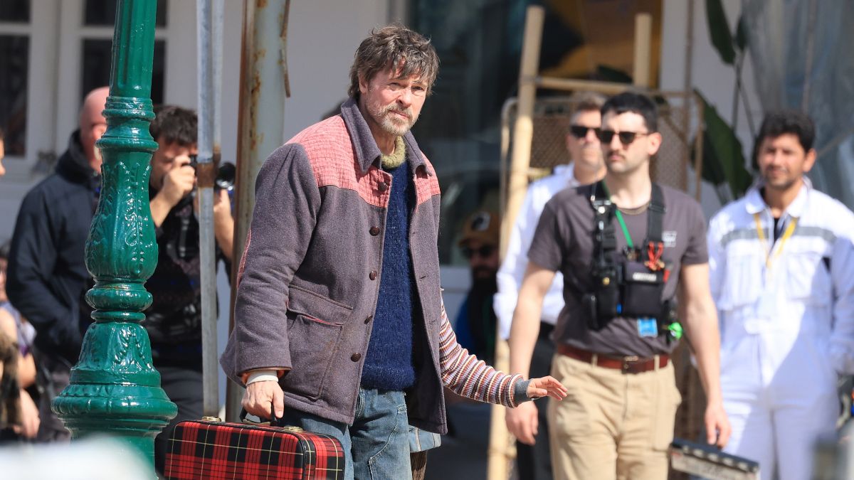 Μπραντ Πιτ: Αυτό είναι το ποσό που πληρώνονται οι καταστηματάρχες στην Ύδρα, για τα μαγαζιά που κλείνουν για την ταινία