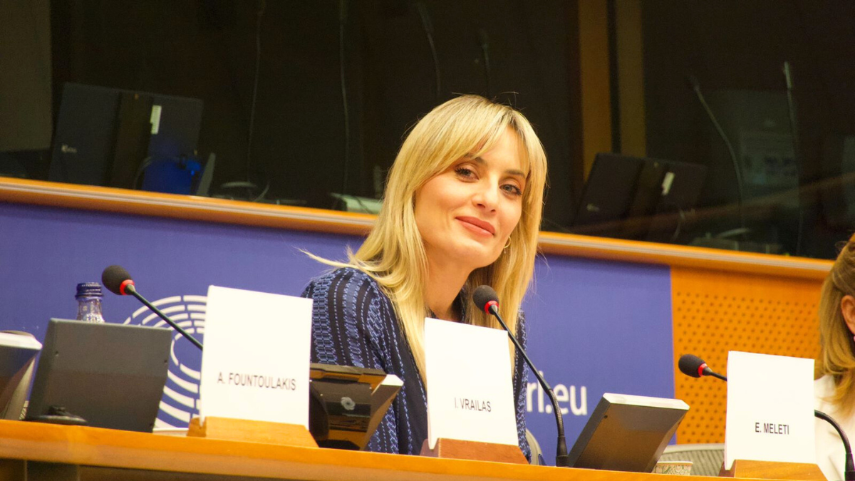 Ελεονώρα Μελέτη: Η ελληνική γλώσσα στην καρδιά της Ευρώπης – Ο πρώτος εορτασμός στο Ευρωπαϊκό Κοινοβούλιο
