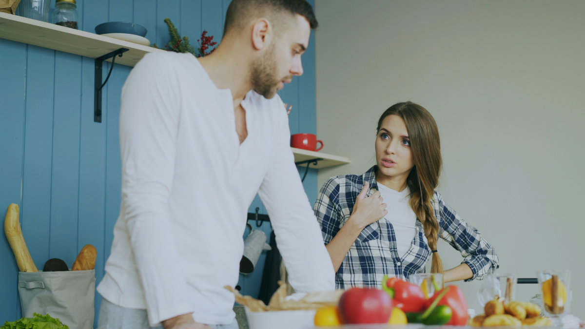 Ρωτήστε τον ειδικό: «Συναντιέται ακόμη κρυφά με την πρώην του. Μου υποσχέθηκε ότι δεν θα την ξαναδεί. Να τον συγχωρήσω;»