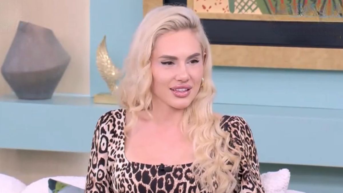 Έλενα Τσαγκρινού: «Μένω με τους δικούς μου. Επέστρεψα μετά από 15 χρόνια στο πατρικό μου»