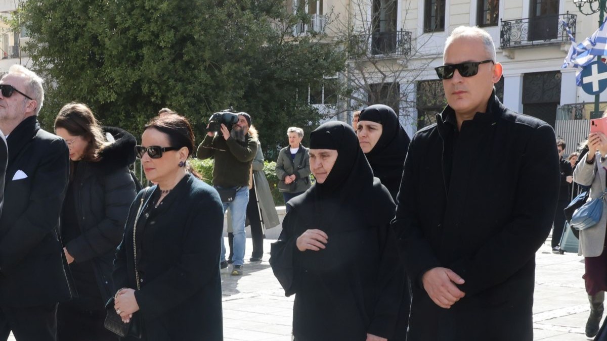 Σε κλίμα συγκίνησης το τελευταίο «αντίο» στην Ελένη Γλύκατζη Αρβελέρ