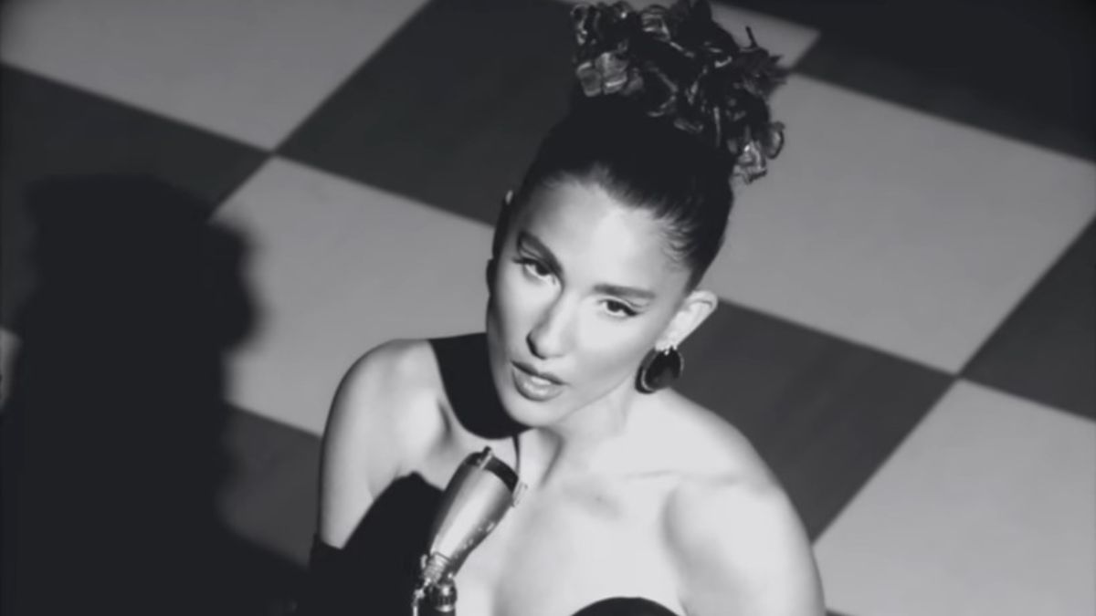 Evangelia: Κυκλοφόρησε το video clip του “Parea” με άρωμα ελληνικού κινηματογράφου