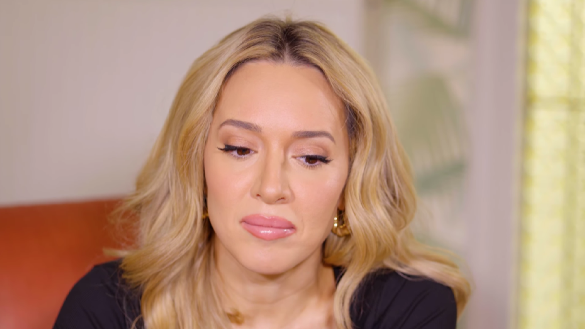 Η Καλομοίρα εξομολογείται: «Περίπου για τρία χρόνια έκλαιγα στην τουαλέτα μόνη μου»