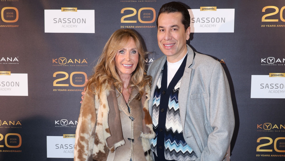 Κατερίνα Γιατζόγλου: Με cowprint coat και Chanel τσάντα σε σπάνια κοσμική έξοδο