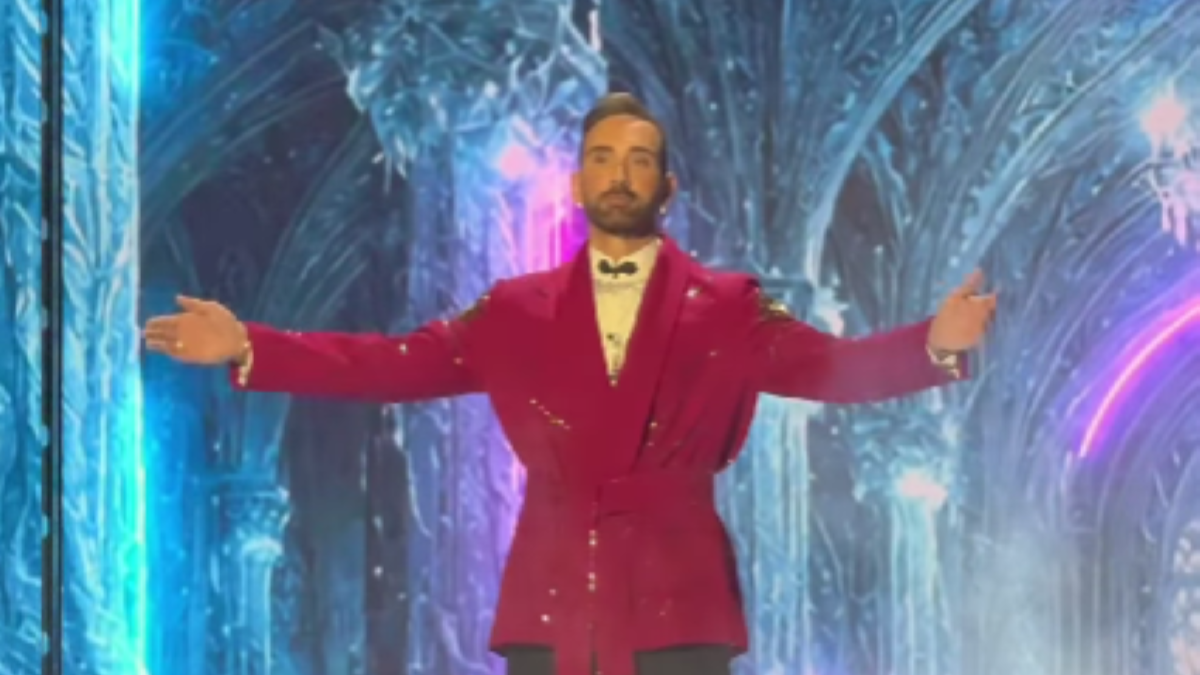 Πρεμιέρα με λάμψη για το J2US: To τραγούδι που ερμήνευσε ο Νίκος Κοκλώνης στο μεγάλο μουσικό show στο OPEN!