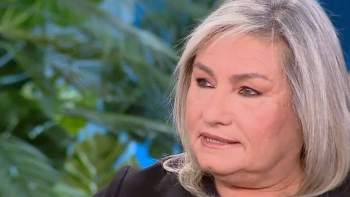 Λουκίλα Καρρέρ: Η συγκινητική εξομολόγηση για τον Μίμη Πλέσσα – «Ήταν ένα άναρχο, ελεύθερο πνεύμα…»