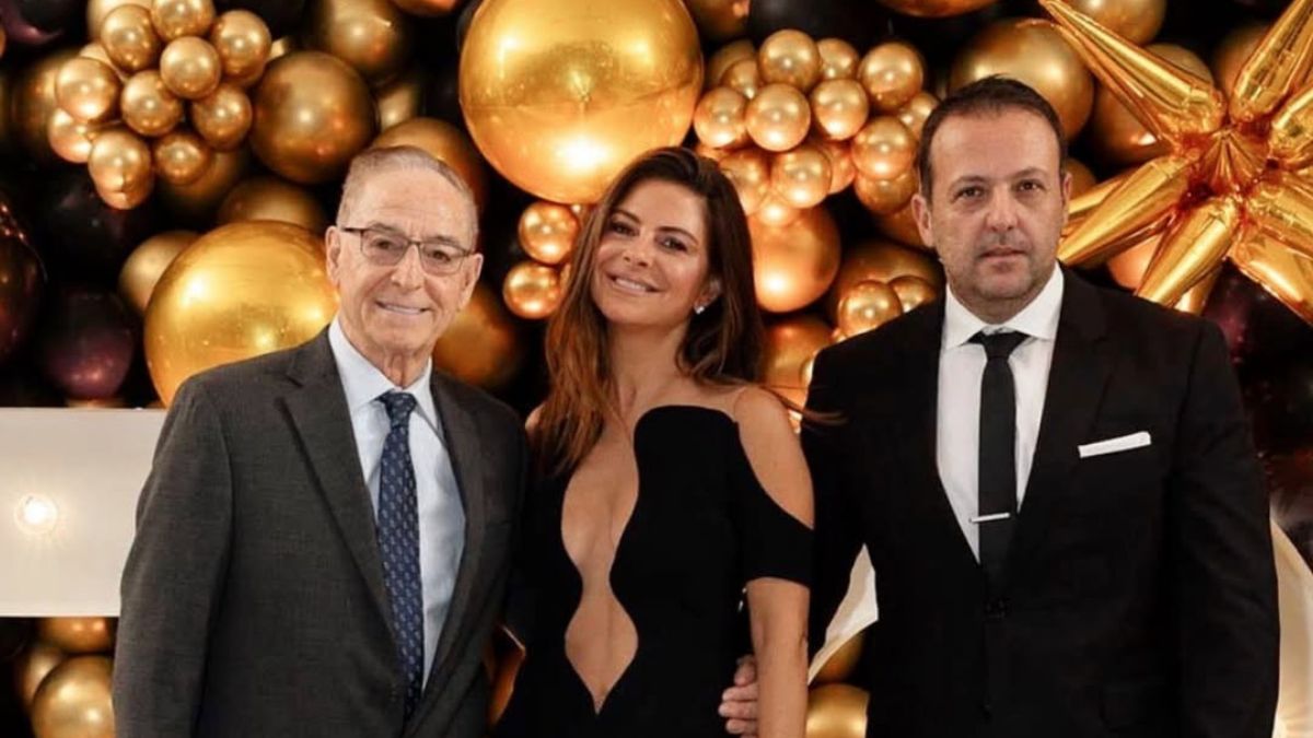 Μαρία Μενούνος: Το γρήγορο ταξίδι στην Ελλάδα και το μήνυμα που μας άγγιξε, σε ένα καρουζέλ φωτογραφιών