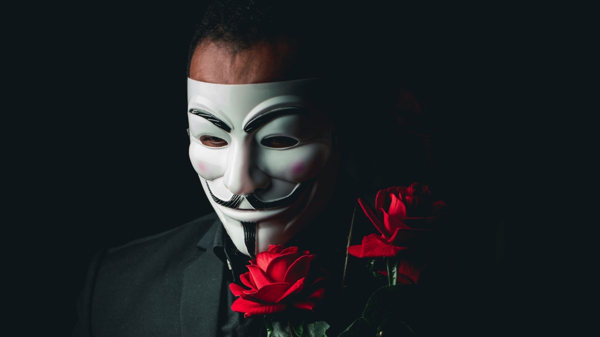 Πέφτουν οι μάσκες στο party του Αγίου Βαλεντίνου, τα μεσάνυχτα! «What Happens Inside, Stays Inside»