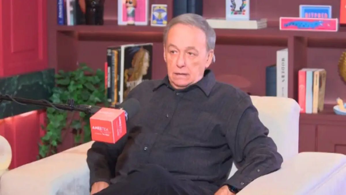 Ο Ανδρέας Μικρούτσικος αποκαλύπτει: «Όταν ο έρωτας της Ελένης Μενεγάκη ήταν κρυφός, στο σπίτι μου τους κάλυπτα»