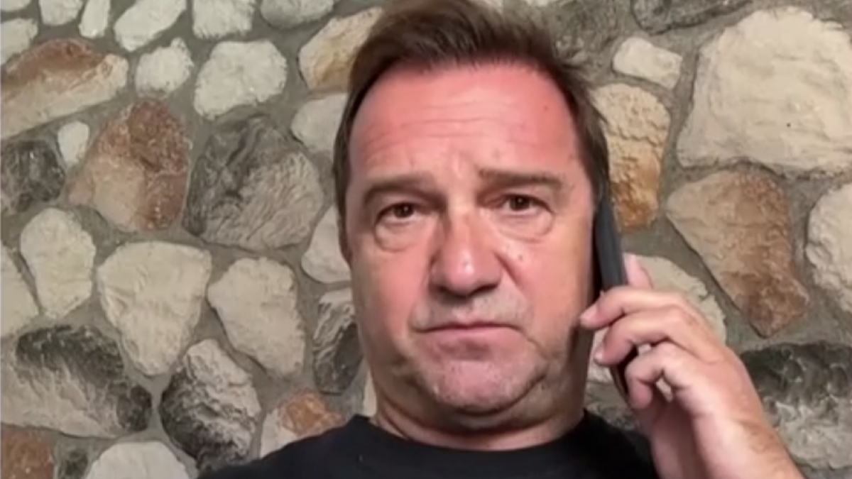 Συγκινεί ο Νίκος Πλακιάς για τα Τέμπη: «Ξέρεις τι είναι να είσαι γονιός και να παρακαλάς το παιδί σου να μην κατάλαβε κάτι;»