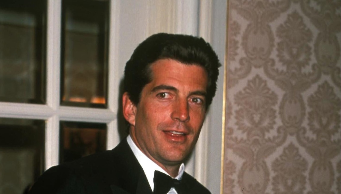 Τζον Φ. Κένεντι Τζούνιορ: Σάλος με τις ερωτικές φωτογραφίες που ήρθαν στη δημοσιότητα