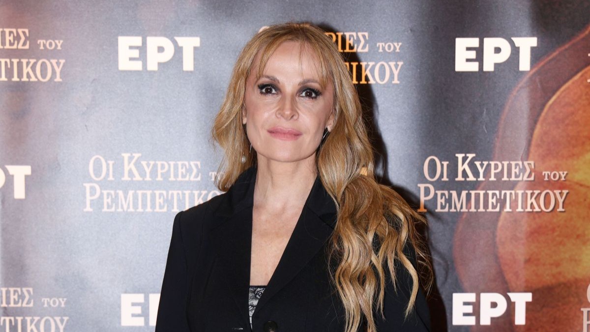 Ηρώ Σαΐα: Elegant black tailoring επιλογή στην παρουσίαση των «Κυριών του Ρεμπέτικου»