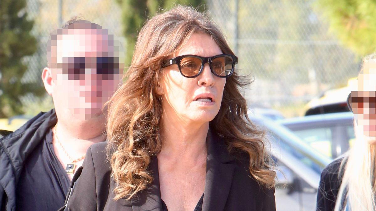 Βάνα Μπάρμπα: Συνετριμμένη στην κηδεία του Λάκη Ραπτάκη