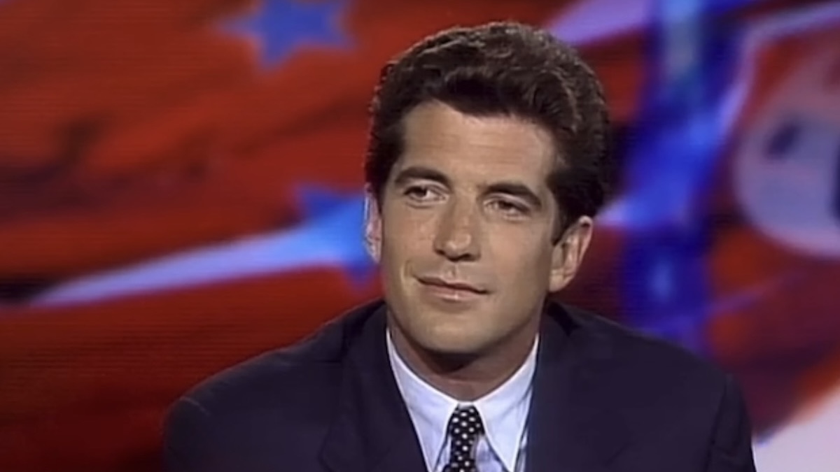 Τζον Κένεντι Τζούνιορ:  Η ακαταμάχητη γοητεία του συνεχίζει να εμπνέει 