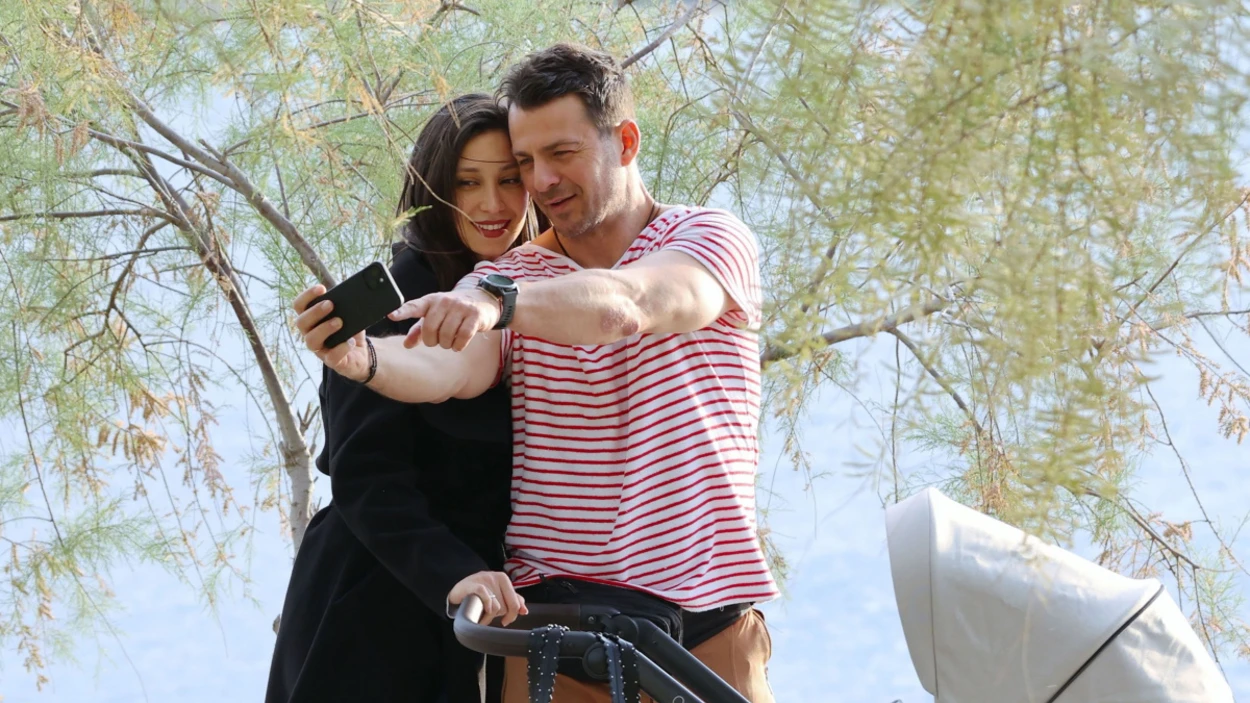 Γιώργος Αγγελόπουλος: Η «Ξυπόλυτη αγάπη» με την κόρη του στη θάλασσα