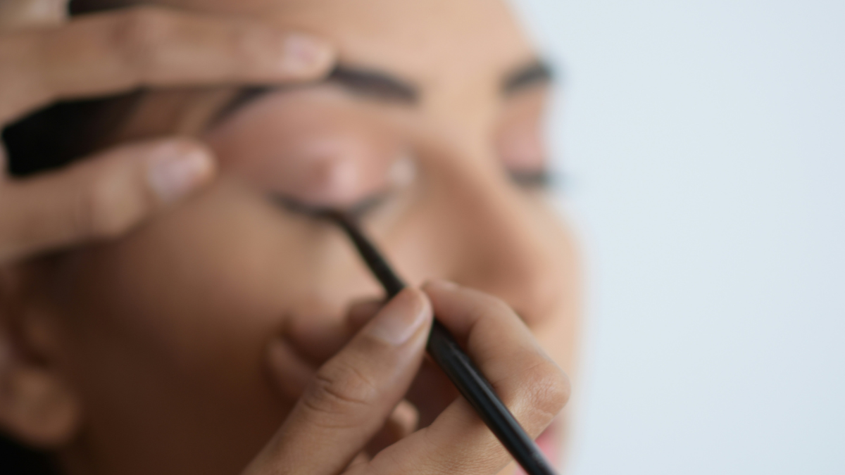 Ανοιξιάτικο μακιγιάζ: Τα χρώματα της σεζόν για φρέσκια όψη