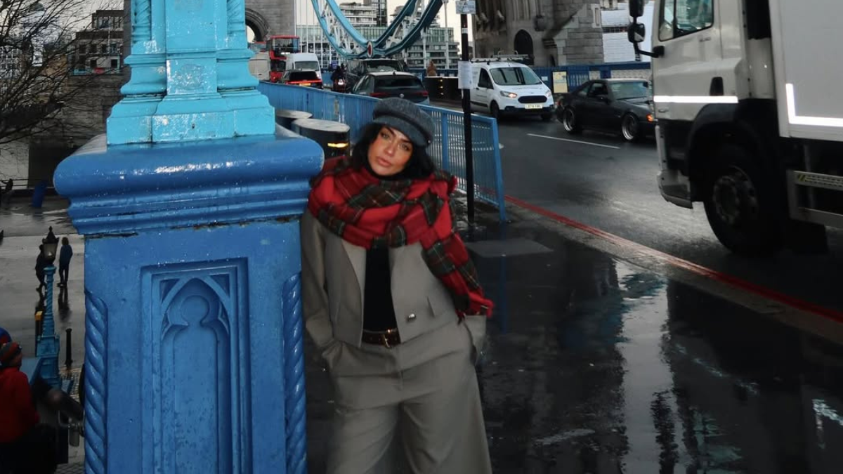 Konnie Μεταξά: Η ανάρτηση από το Λονδίνο με ανδρόγυνο look