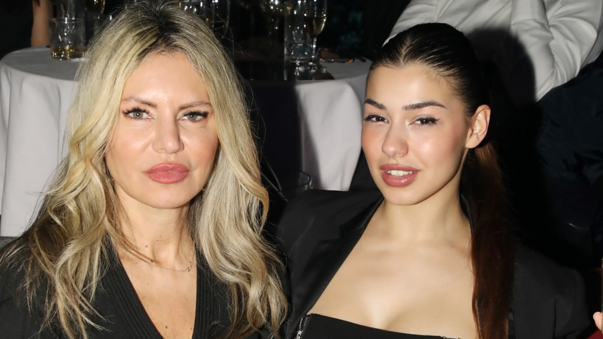 Η Τάρια Μπούρα με την καλλονή κόρη της σε νυχτερινή έξοδο