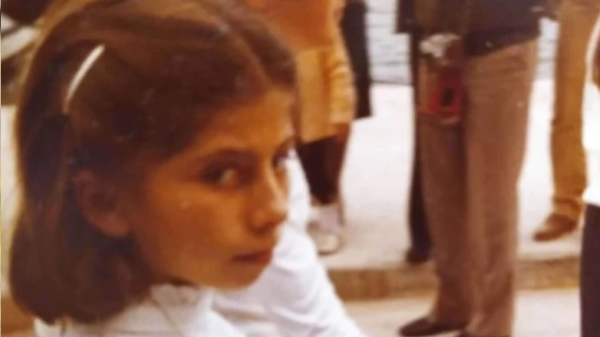 Αναγνωρίζετε την παρουσιάστρια της φωτογραφίας;