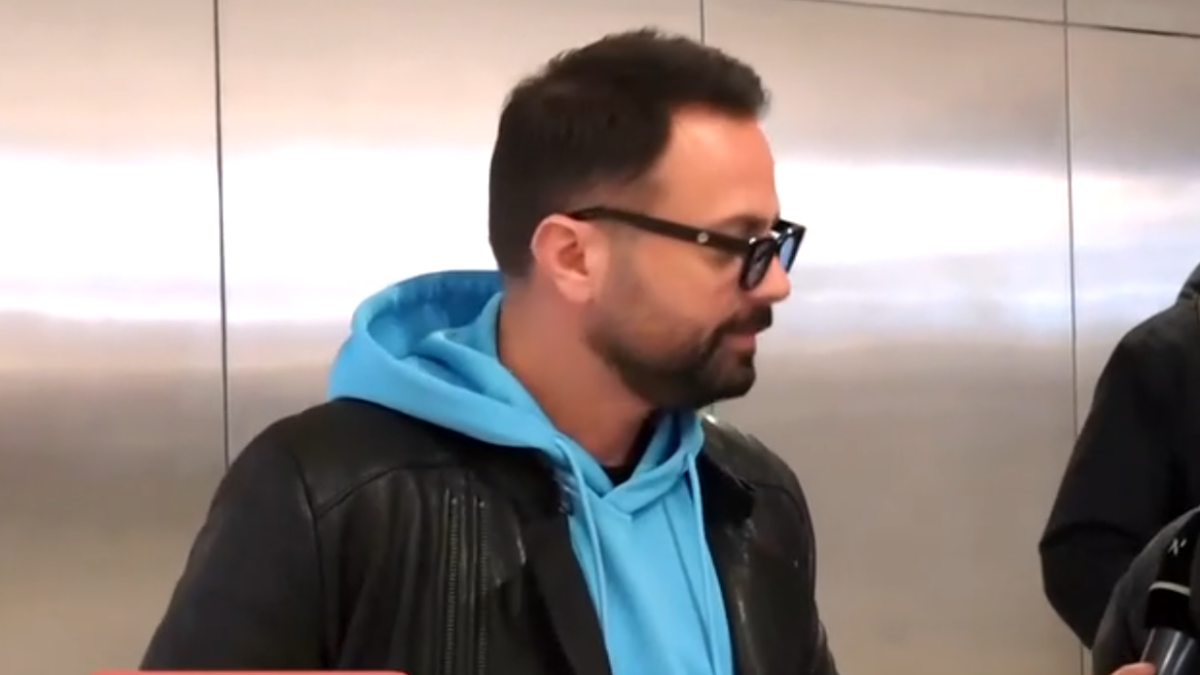 Ηλίας Βρεττός: «Η τηλεόραση μου έδωσε εμπειρία, αλλά δεν θα ξαναέκανα εύκολα»