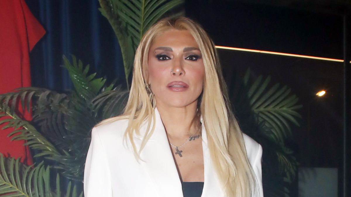 Αγγελική Ηλιάδη: Η αδερφή του Μπάμπη Λαζαρίδη καταγγέλει – «Προσβάλλει τη μνήμη του αδελφού μου»