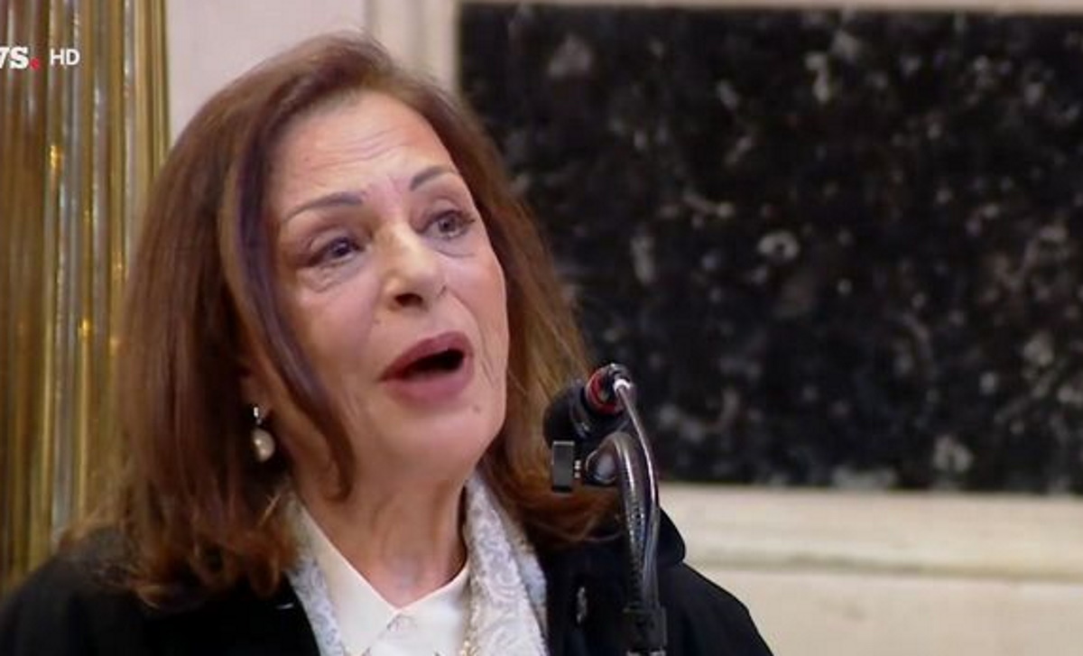 Μαρινέλλα: Συγκλόνισε η Χάρις Αλεξίου στον επικήδειο – «Άφησες την τελευταία σταγόνα της φωνής σου στον βωμό του Ηρώδειου»