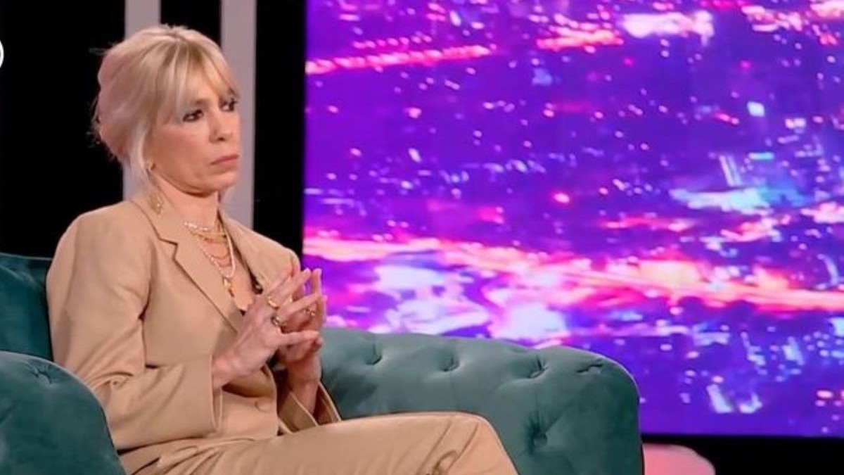 Μυρτώ Αλικάκη: «Δεν μπορώ να ερωτευτώ κάποιον αν δεν έχει αυτή τη μαύρη τρύπα που με κάνει να τον ερωτεύομαι»