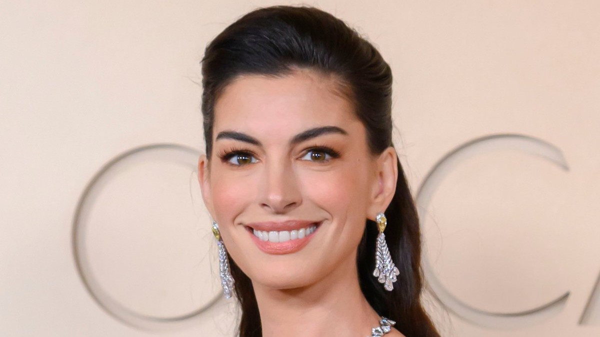 Αν Χάθαγουεϊ: Το hack για να δείχνει νεότερη στα Όσκαρ 2026