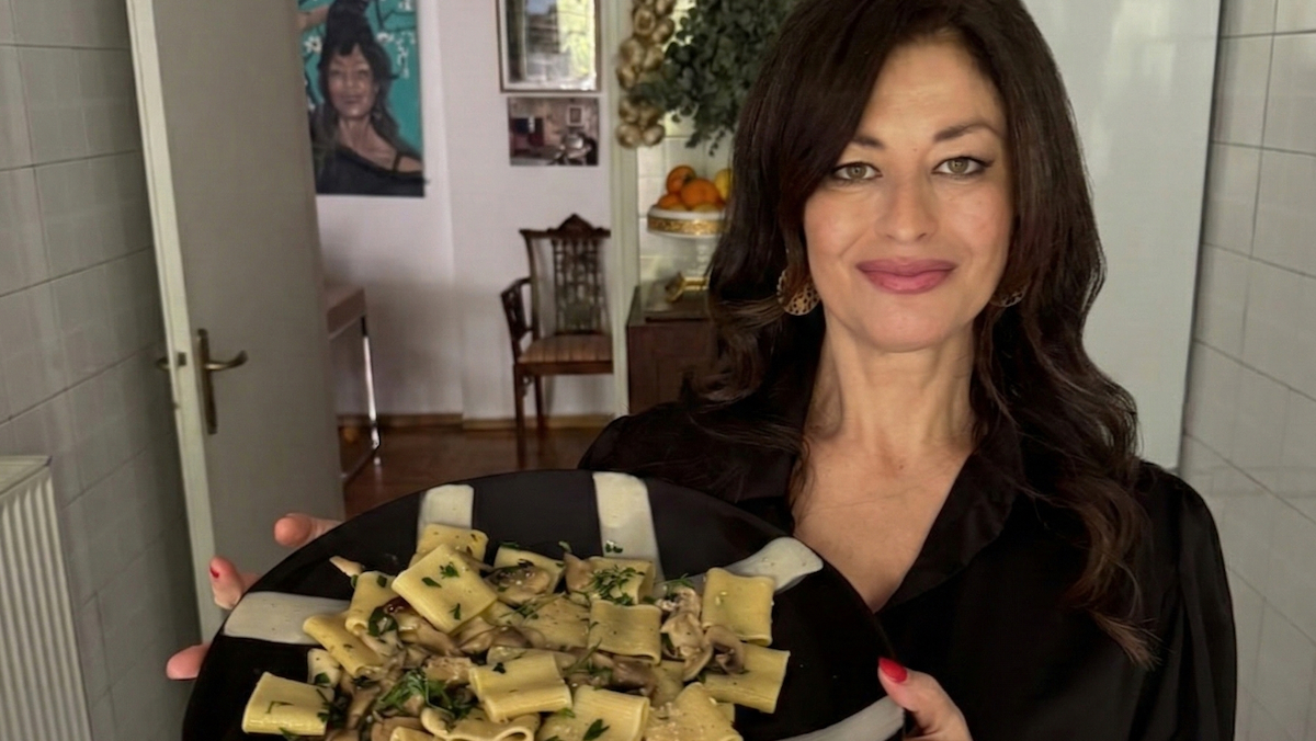 Δωροθέα Μερκούρη: Το στυλ της και οι viral συνταγές της – Όταν η κομψότητα μπαίνει στην κουζίνα