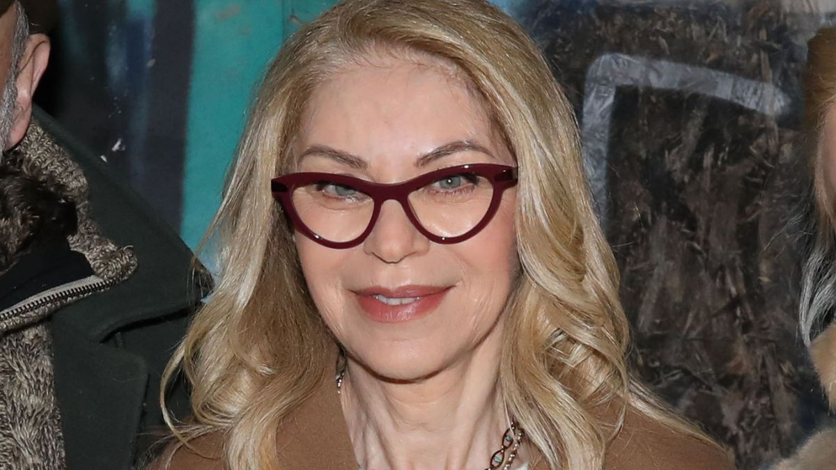 Έλλη Στάη: Η chic εμφάνισή της σε επίσημη πρεμιέρα παράστασης