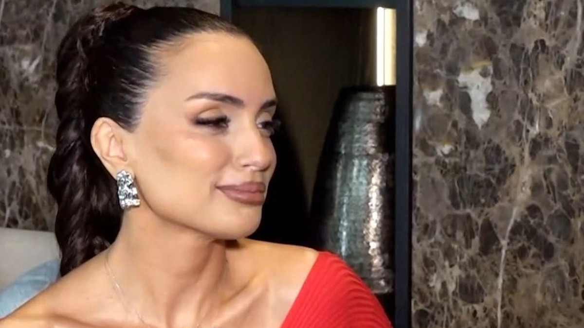 Ελπίδα Ιακωβίδου: «Ήταν συνειδητή η απόφαση να αφήσω τη δουλειά και την πατρίδα μου για τον Τζώνη Καλημέρη»