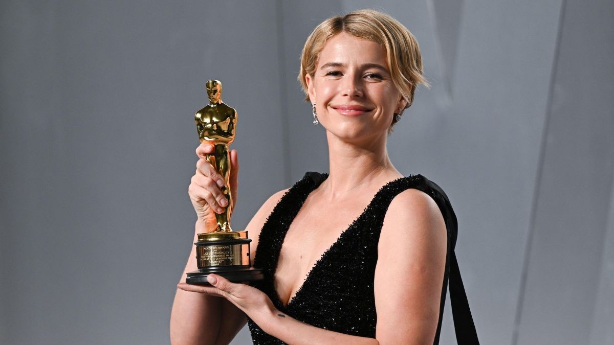Όσκαρ 2026: Ποια είναι η Τζέσι Μπάκλεϊ που κέρδισε το Όσκαρ Α΄ Γυναικείου Ρόλου