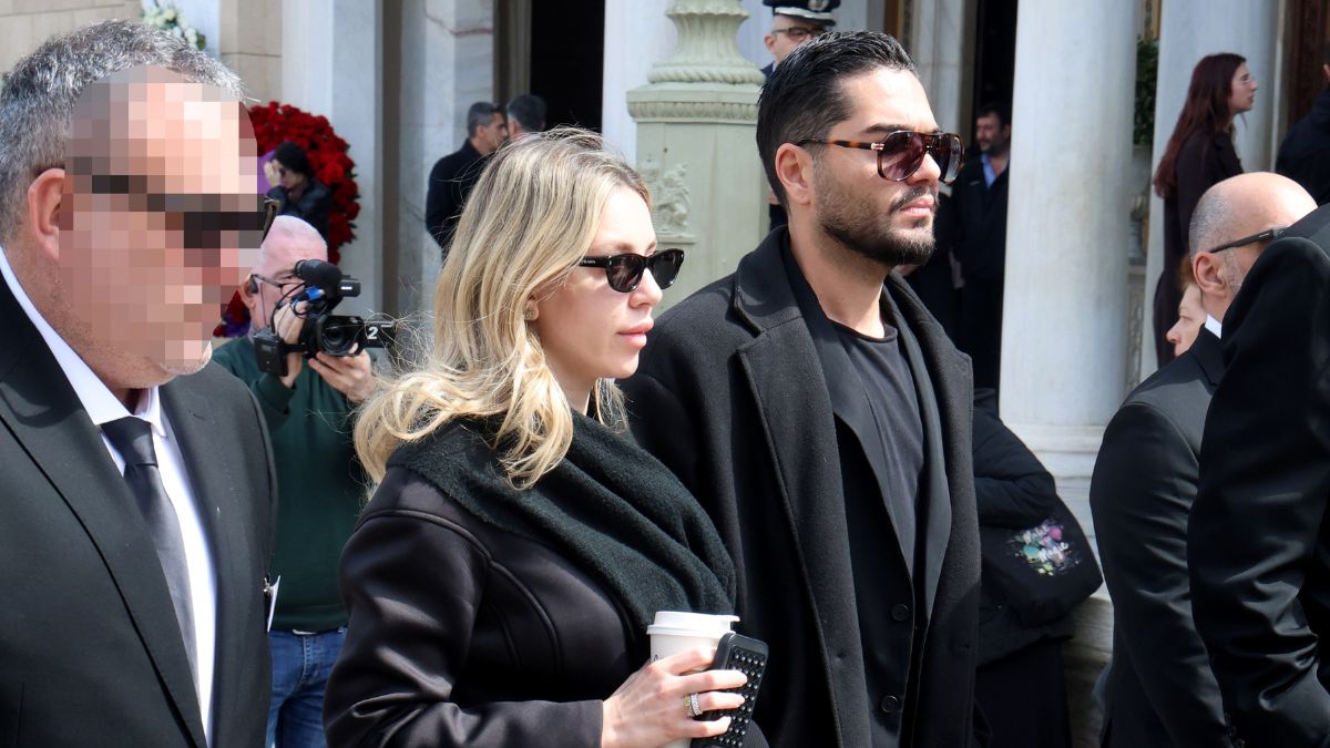 Αντιδράσεις για την εμφάνιση της Γαρυφαλλιάς Καληφώνη στο τελευταίο αντίο στη Μαρινέλλα